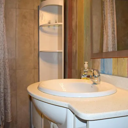 Amazing In W/ Outdoor Swimming Pool, Wifi And 2 Bedrooms